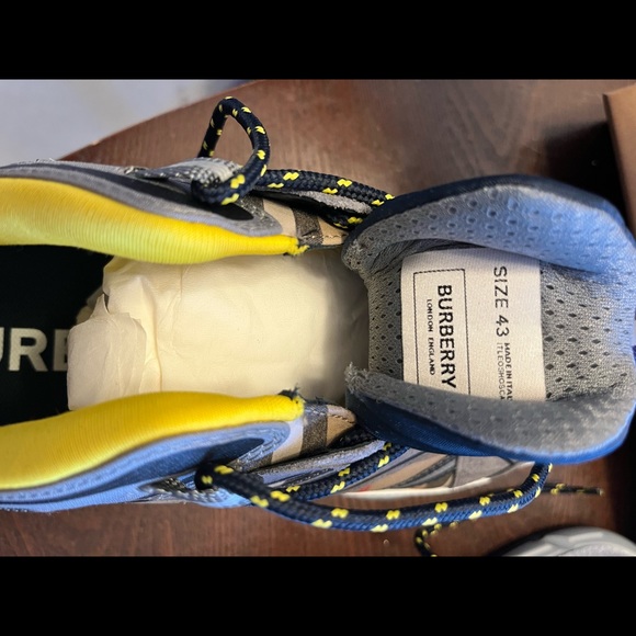 Burberry low top sneaker, brand new, Hidden gem, men size 9 - Picture 4 of 7